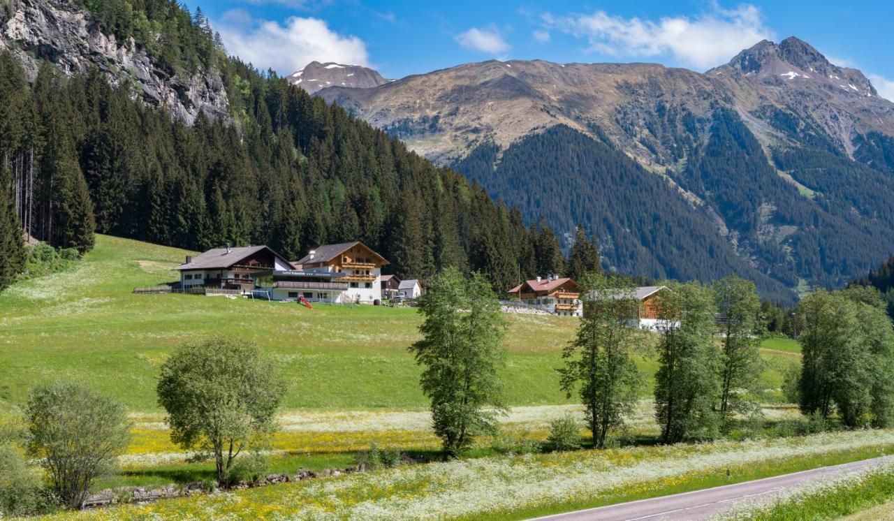 Gasthof Rabenstein Hotel Sarentino Exterior photo